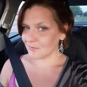 Meet your Posher, Lora